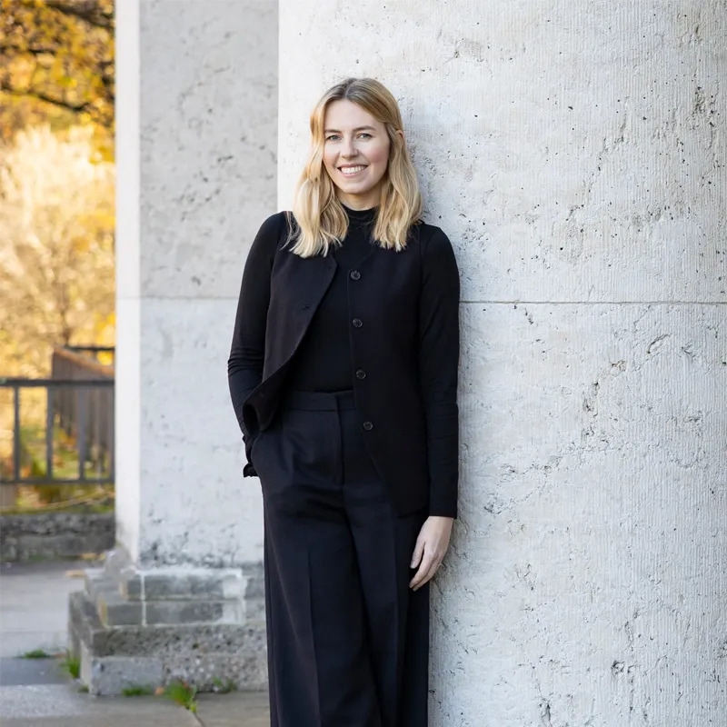 Porträtfoto von Alexandra Flint, SPIEGEL-Bestseller-Autorin für New