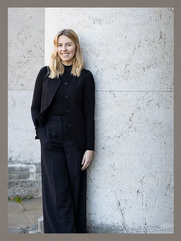 Porträtfoto von Alexandra Flint, SPIEGEL-Bestseller-Autorin für New